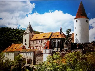 a large castle with two towers on a hill at Chatrč pod Babou in Křivoklát