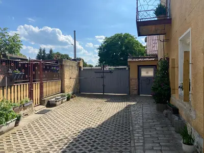 a driveway of a house with a gate and a fence at Ubytování u babičky in Peruc