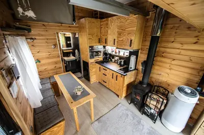 an overhead view of a kitchen in a log cabin at Tiny house - Chatka v Řeži u Prahy in Husinec