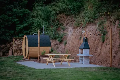 a picnic table and a water fountain in a yard at Chata nad Kocábou in Štěchovice