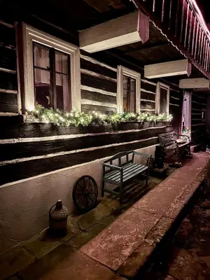 a bench sitting on the side of a building at Bezva relax Bezděz in Luka