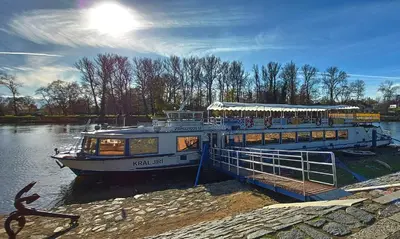 a ferry boat is docked on the water at Solitaire in Poděbrady