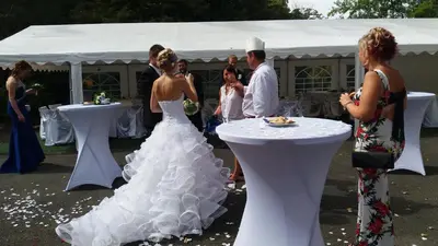 a bride and groom cutting their wedding cake at Vila Olga in Jevany