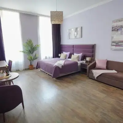 Elegant & Stylish Center Apartments!