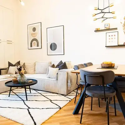 Rentero Cozy Industrial 8min Dancing House Apartment