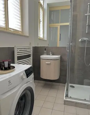 a bathroom with a washing machine and a sink at Útulný byt v centru Prahy in Prague