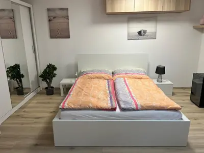 a bed with four pillows on it in a room at Relax pobyt na břehu Sázavy a na dosah Prahy in Čerčany
