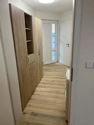 an empty hallway with a wooden door and a room at Relax pobyt na břehu Sázavy a na dosah Prahy in Čerčany
