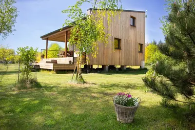 a house in a yard with a basket of flowers at RESORT SALIXA u Poděbrad in Poděbrady