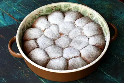 a pot filled with powdered sugar on a table at Penzion U Lasíků in Únětice