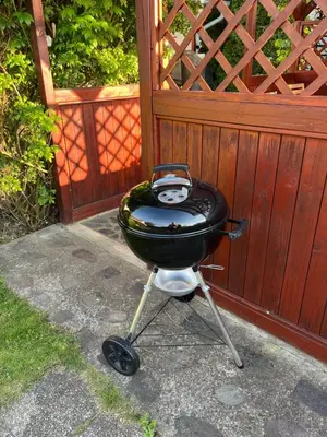 a bbq grill sitting in front of a fence at Cat’s House- Dům u třech koček in Zdice
