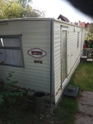 an exterior view of a white trailer at Mobilní dům Venda in Hradištko