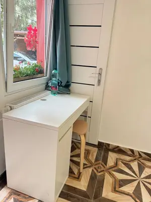 a white desk in a room with a window at 布拉格城堡公寓 in Rudná