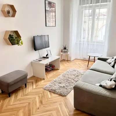 Viaduct View Apartment