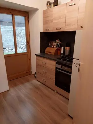 a kitchen with a stove and a refrigerator at Chalupa pod hradem Talmberk in Samopše