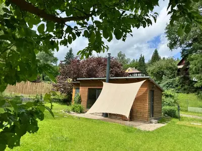 a small house with a tarp on the roof at Chillzóna u Medojeda in Chyňava