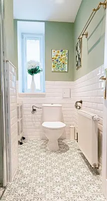 a bathroom with a white toilet and a window at Romantický apartmán se starožitným interiérem in Mořina