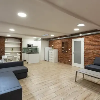 Spacious apartment in quiet courtyard near Charles Bridge