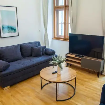 City Centre Apartment with Parking