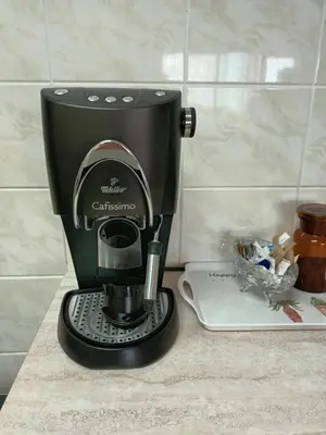 a black coffee maker sitting on a counter at Byt v řadovém domě in Sadská