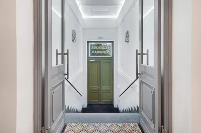 a hallway with a green door with a sign on it at Residence Vinohrad in Prague