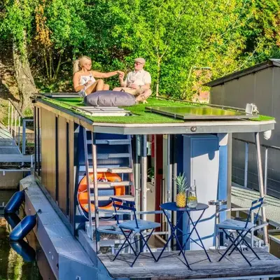 Houseboat Prague with Paddle Boat -Sail