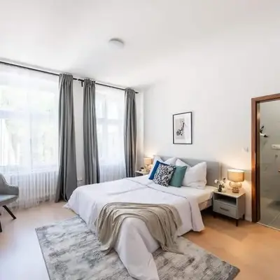 Spacious Luxury Old Town 2BR Retreat