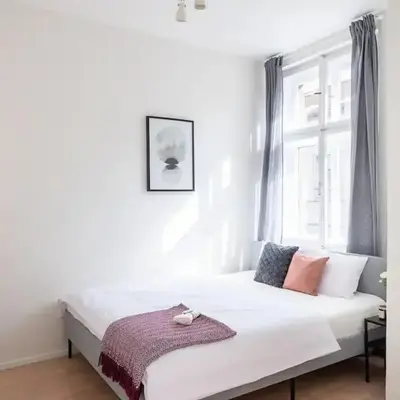Vibrant Old Town Studio