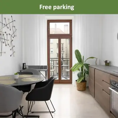 Quiet apartment in the city center near the metro with with balcony and parking