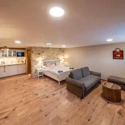 Studio Flat - Sleeps 3 - Parking - Wifi