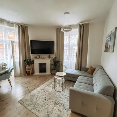 Stylish 1 bedroom plus office at amazing location