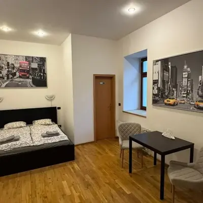 Studio - Sleeps 2 -Smoking on balcony - Pets -Wifi