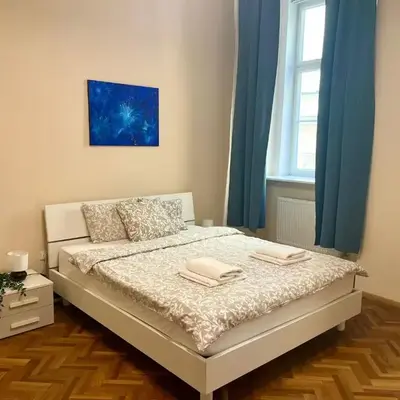 Spacious 4BR Apartment by Charles Bridge