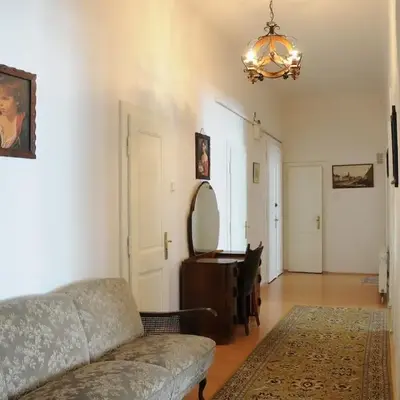 Large Apartment sleeps up to 10 M4A