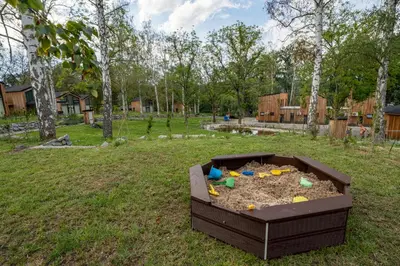 a sandbox in the middle of a yard at Moderní chata se zastřešenou terasou v docházkové vzdálenosti na pláž in Nalžovické Podhájí