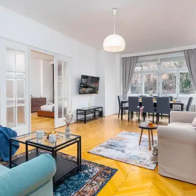 Charles Bridge Historic Centre Elegant Spacious Apartment