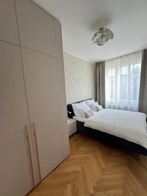 a yellow square with the text explained to aprilarian vinidateski at Apartmán Vinohradská 160 in Prague