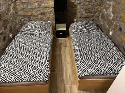 two beds sitting next to each other in a room at Suterénní apartmán na Hejtmánce u letiště v Mladé Boleslavi in Mladá Boleslav