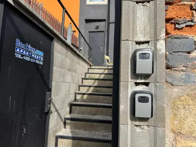 a set of stairs on the side of a building at Suterénní apartmán na Hejtmánce u letiště v Mladé Boleslavi in Mladá Boleslav