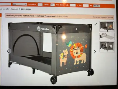 a screen with a dog and a lion on it at Country home Chez Nous U nas in Tetín