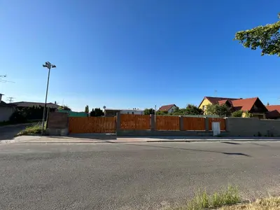 an empty street with a fence and a street light at Mobilheim Natálka in Račice