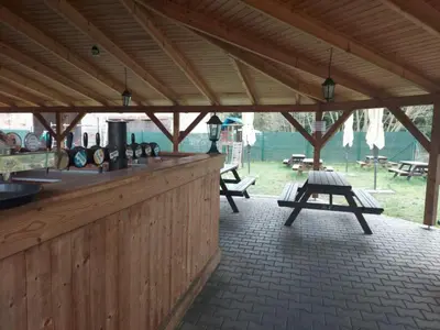 a wooden bar in a pavilion with a picnic table at Kemp v areálu pivovaru Malý Janek z Jinec in Příbram