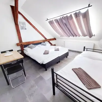 Útulný podkrovní pokoj R4 v Praze