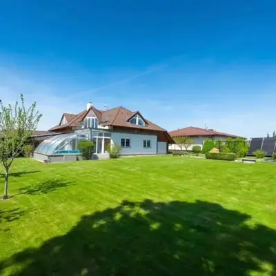Entire 2nd floor of Villa with 3bedroom with large garden