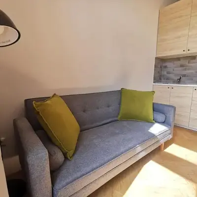 Modern studio with excellent transport links