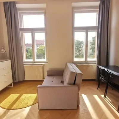 New petite studio in bohemian suburb