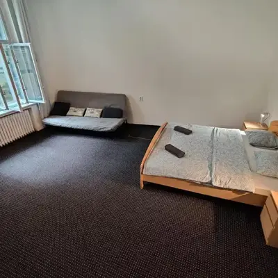 Private Room With Free Parking Next to Railway Station
