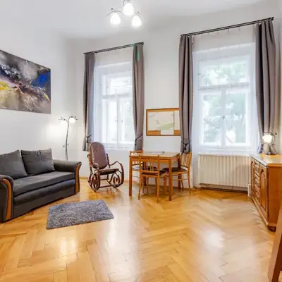 Charming Loft Studio Near Metro & Old Town