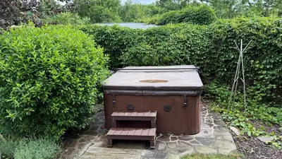 a garden with a wooden chest and a bench at Křivoklátské Johnyho bydlení in Křivoklát