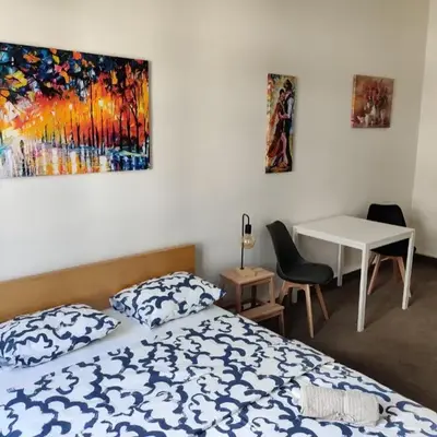 Comfortable 2 Bedroom Flat Free Parking Shared Kitchen